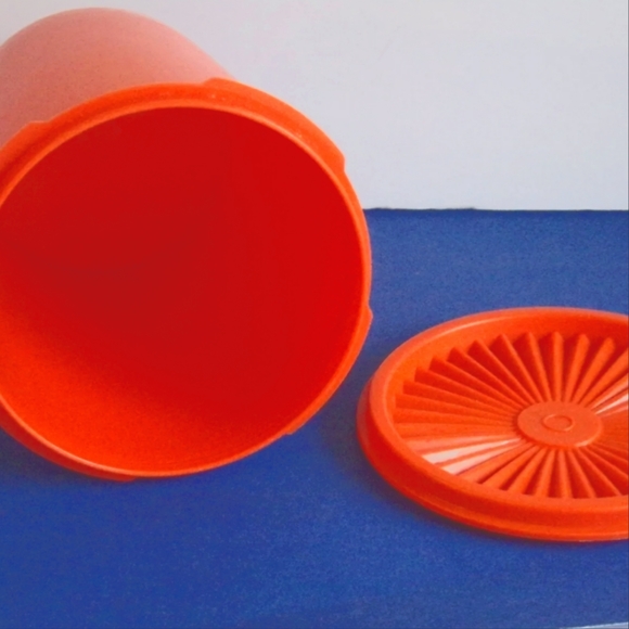 Vintage Orange Tubberware Container - Picture 5 of 5